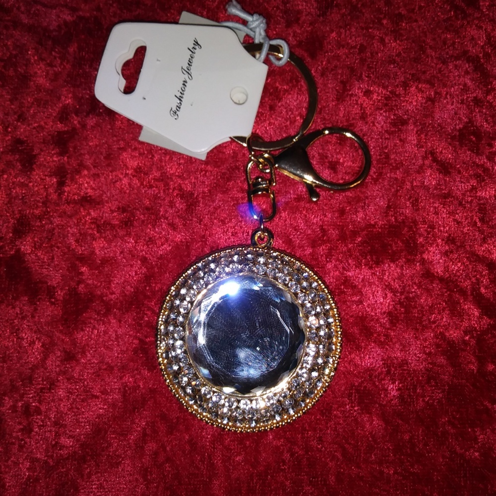 Keychain- Medallion. NEW! - Picture 2 of 3